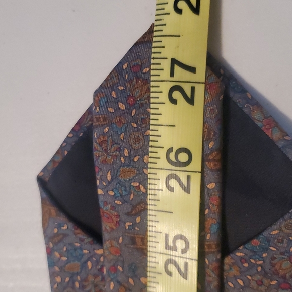 Salvatore Ferragamo Silk Tie - Picture 8 of 8